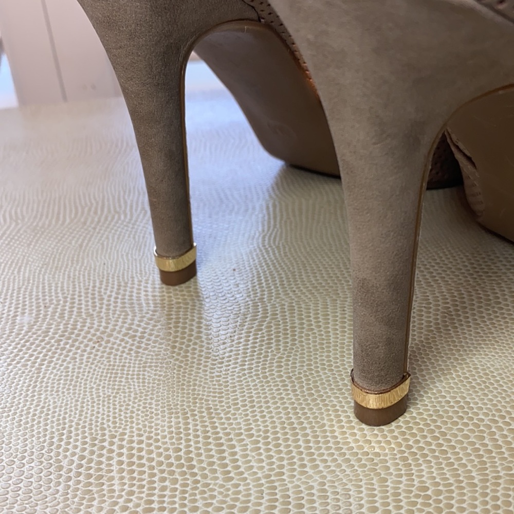 Guess Pumps - Picture 5 of 11